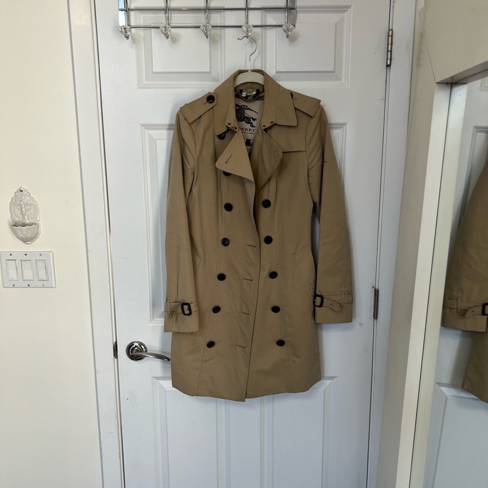 Nearly brand new sandringham Burberry Tan Trench Coat